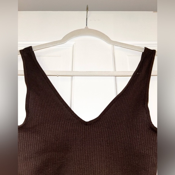 Design by Olivia Women's Four-Way Stretch V-Neck Ribbed Seamless Crop Top - Picture 3 of 8